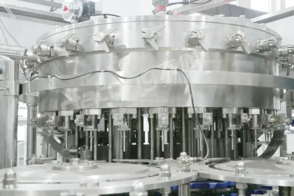 High Tech Carbonated Drinks Water Filling Machine