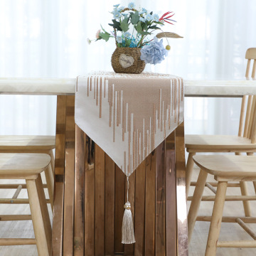 Hot Selling Luxury European Stripe Table Runners with Tassels