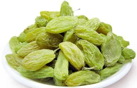 Healthy fruit snacks dried raisin