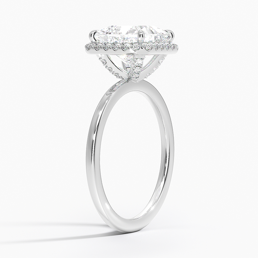 Angled View ng Princess Halo Ring na nagdedetalye sa Hidden Gallery Diamond Wrap