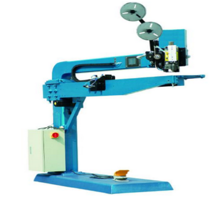 Electric semiautomatic paper stitching machine