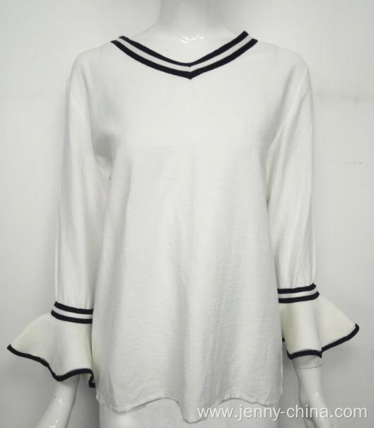 Long-sleeved Tops with V-neck and lotus sleeve design