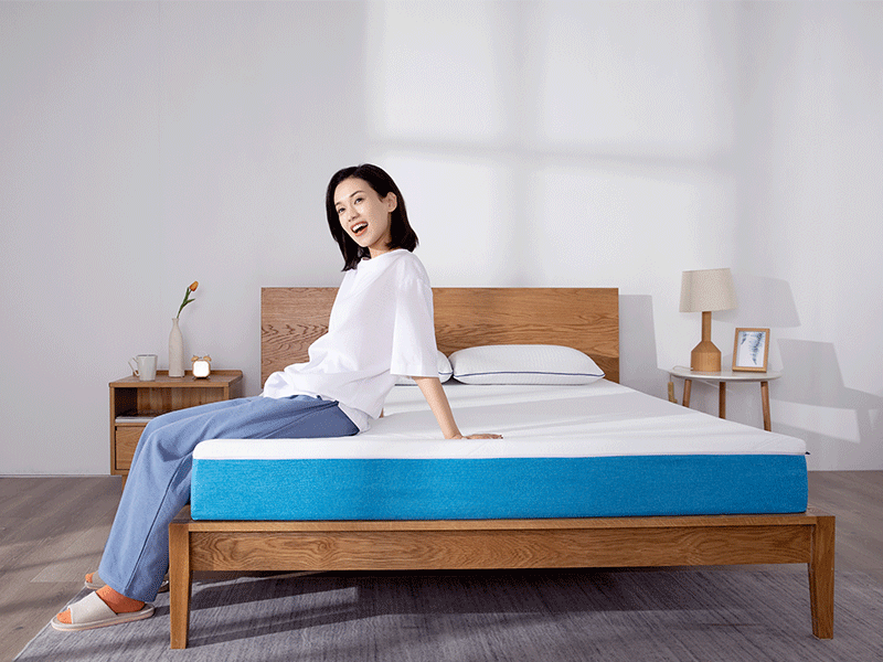 Matelas en mousse à mémoire de gel de refroidissement dans une boîte