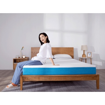 Matelas en mousse à mémoire de gel de refroidissement dans une boîte