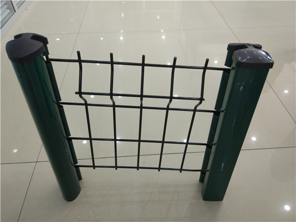 welded wire mesh fence