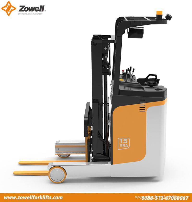 1.5t 1.8t Electric Reach Stacker Truck Standing on