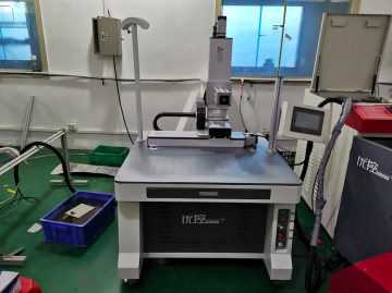 Continuous full lamp optical fiber exciting light welding machine