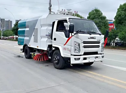 Jmc 4*2 Road Vacuum Cleaner Sweeper-Washer Vehicle