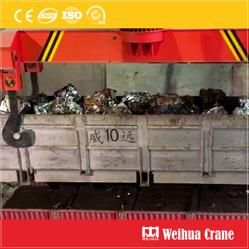 Rotatable Scrap Box Handling Crane 3