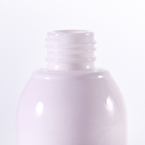 Spezielle Form White Lotion Flasche mit goldener Pumpe