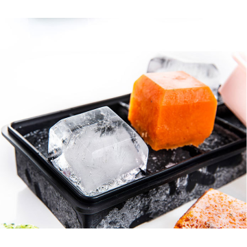 Pouides de cube en silicone à 4 glaces avec les couvercles