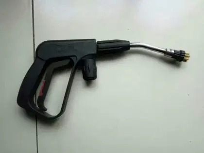 Portable steam cleaning machine for the flexible cleaning