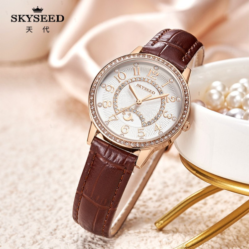 SKYSEED Reloj de temperamento simple con esfera de diamantes de lujo ligero