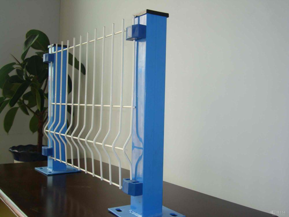 pvc coated triangle bending fence  panel