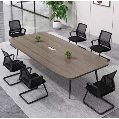 Mesa de conferência com estrutura metálica