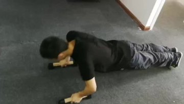 Wood parallettes push up bar