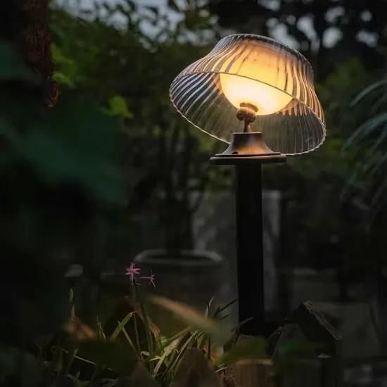 Rotatable Hat Shape Solar Lawn Light: An Outdoor Decorative Solution for Your Green Landscape