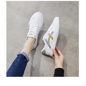 2021 sapatos femininos brancos com design de alça colorida