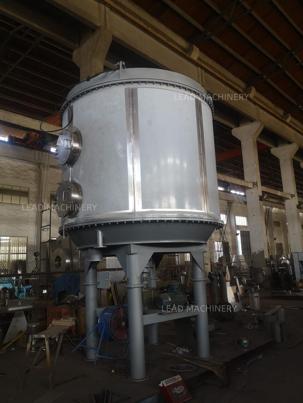 Lithium hydroxide disc dryer for drying battery materials