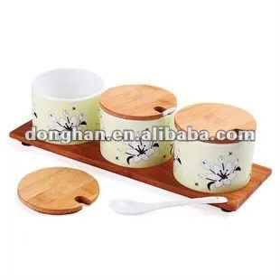 ceramic gravy boat set with wooden lid