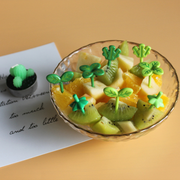 Cute Mini Toothpick Bento Box Party Supplies: Animal Decor Plastic Forks for Kids' Fruit and Lunch Accessories