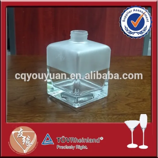 Empty decorative glass perfume diffuser bottle car