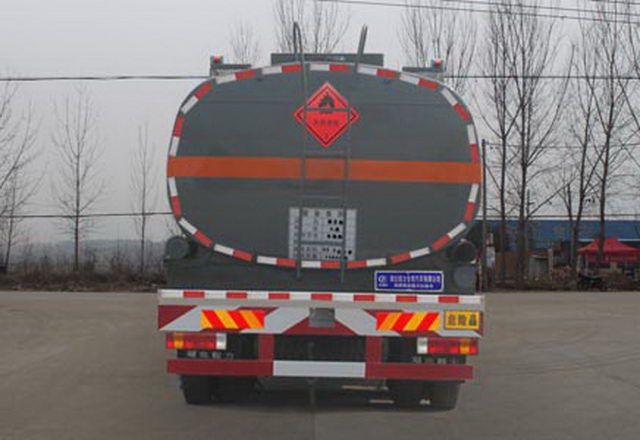 SINOTRUCK HOWO 310HP 22000Litres Flammable Liquid Tanker