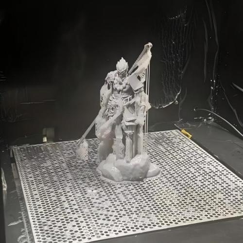 3D-печатный прототип мифического воина из смолы