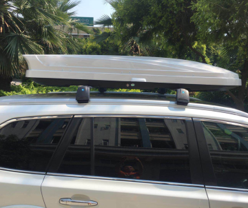 Factory directly offering 4X4 Vehicle Plastic Roof Top Box  for Carring Ski