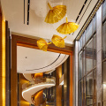Pendentif en cristal ambre personnalisable dans le hall de l&#39;hôtel