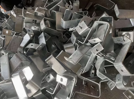 Držák izolátoru Ocelový montážní držák pro izolátor sloupku