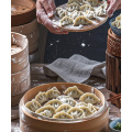 Bolinhos congelados - enchendo com cebolinha, ovos e camarão