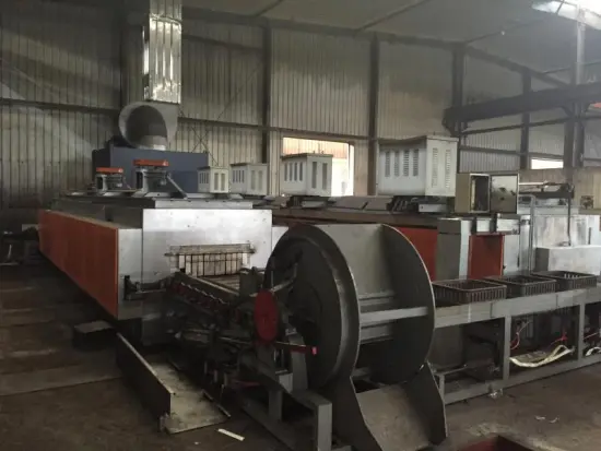 Roller hearth heat treatment furnace