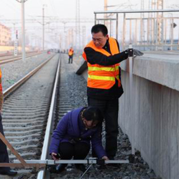 Collapsible Platform Clearance Gauge to Measure Track and Platform Distance