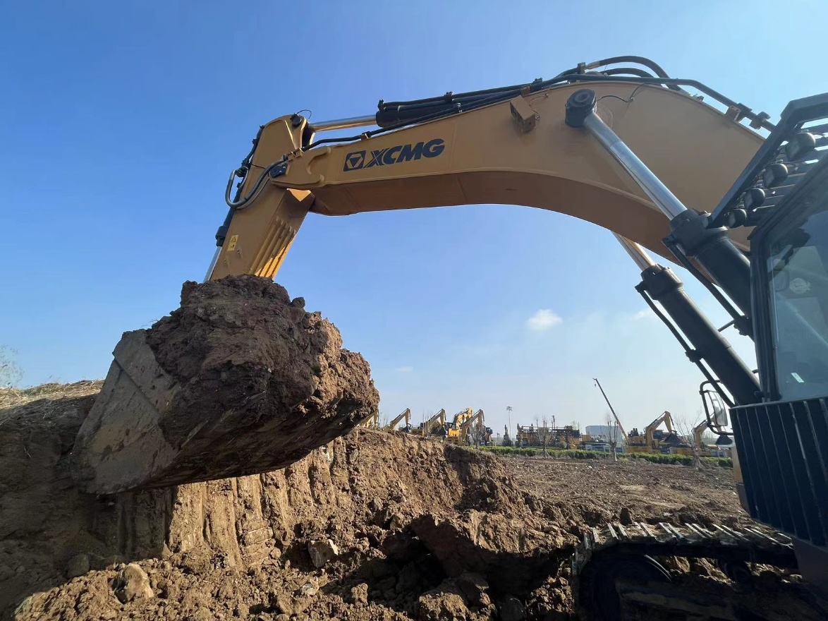 Used XCMG XE800GA crawler excavator