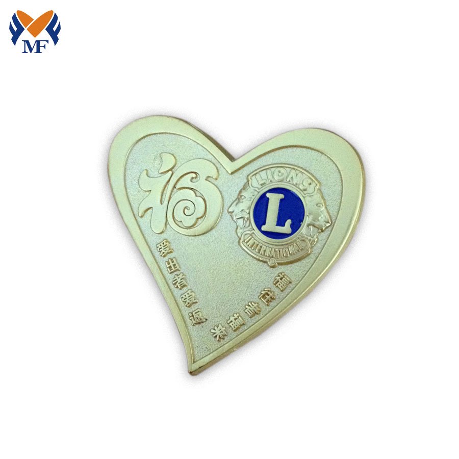 Insignia de alfiler con forma de corazón de oro personalizado