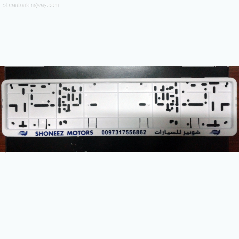 Biała plastikowa rama tablicy rejestracyjnej USA