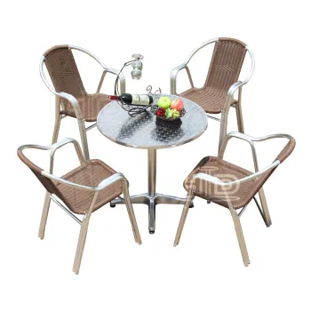 High-Quality Outdoor Dining Set in Cast Aluminum for Gardens