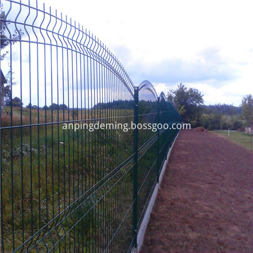 wire mesh fence