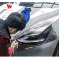 Instalación de la película del tinte de los faros delanteros
