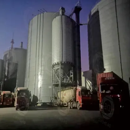 Agricultural machinery feed silo