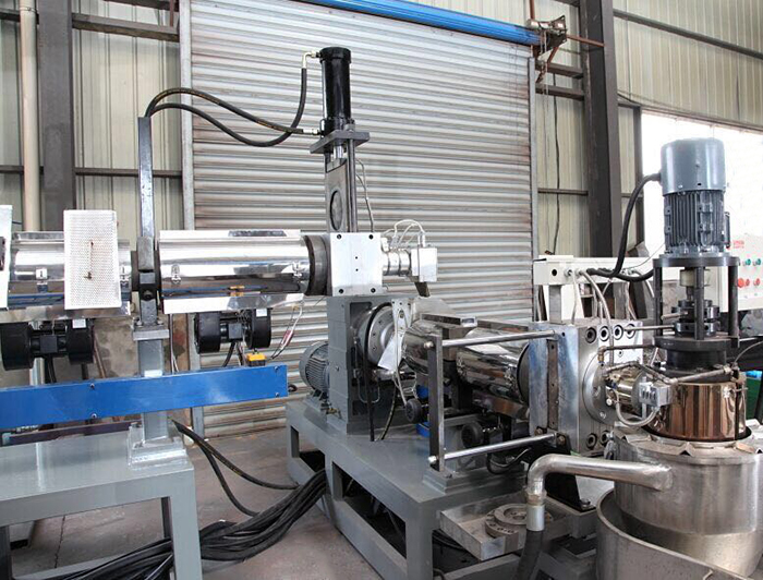 double stage pelletizing die face cutting