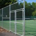 Maschendrahtzaunsystem für Tennisplätze