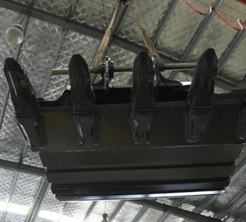 Escavatore con benna oscillante di precisione da 21 tonnellate