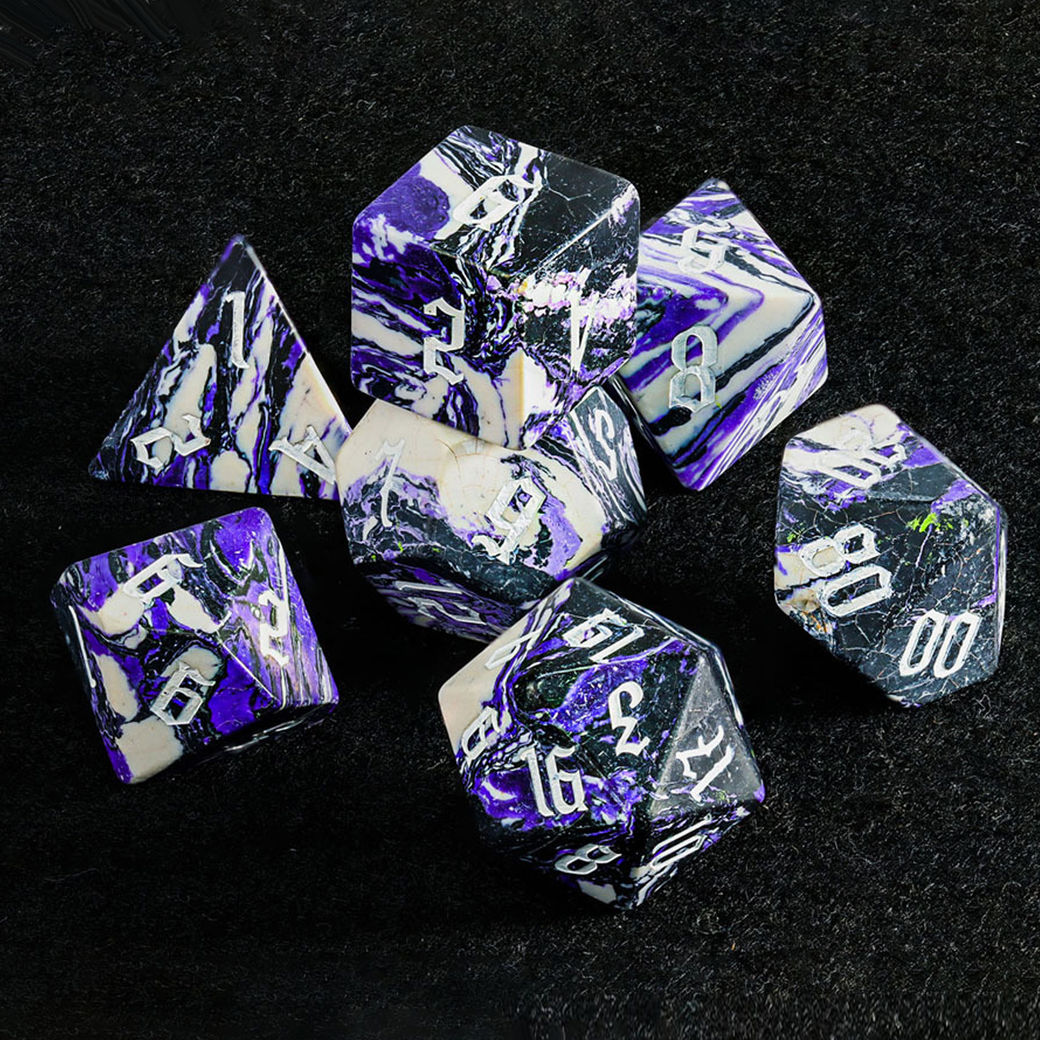 BCD 72HO07 Purple Howlite Stone Dice