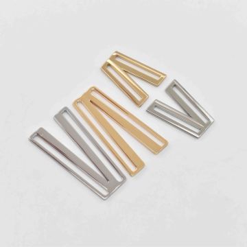 Rust-Resistant Metal Alloy U-Shaped Buckle Bikini Connector: A Stylish Underwear Accessory with Pearl Detailing