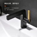 หรูหราร้อนและเย็นคริสตัลจับสีทอง Faucet อ่างล้างหน้า