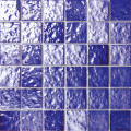 Esmalte porcelana-roxo superfície esburacada piscina mosaico
