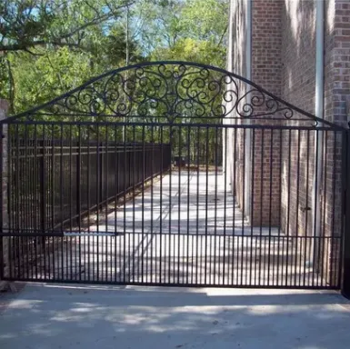 Outdoor Courtyard Fence with Decorative