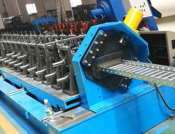 Petit pain de chemin de câbles entièrement automatique formant la machine